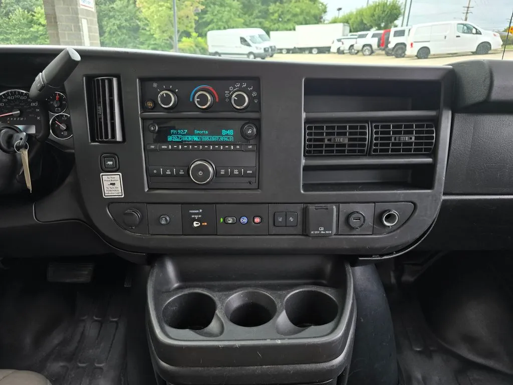 GMC Savana photo 28