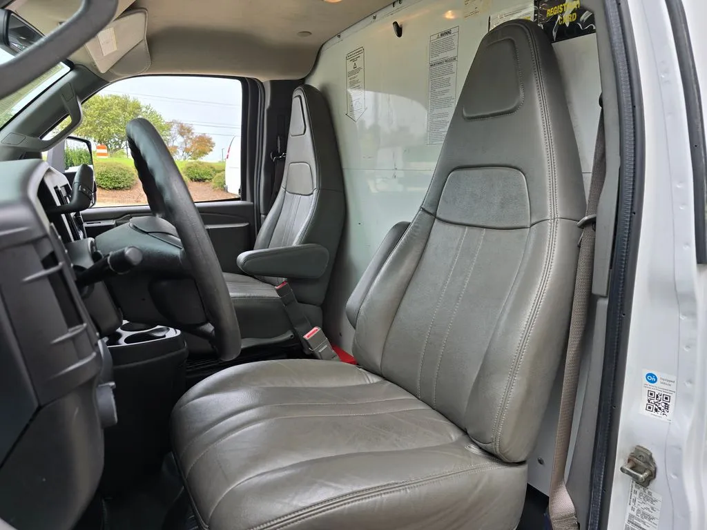 GMC Savana photo 21