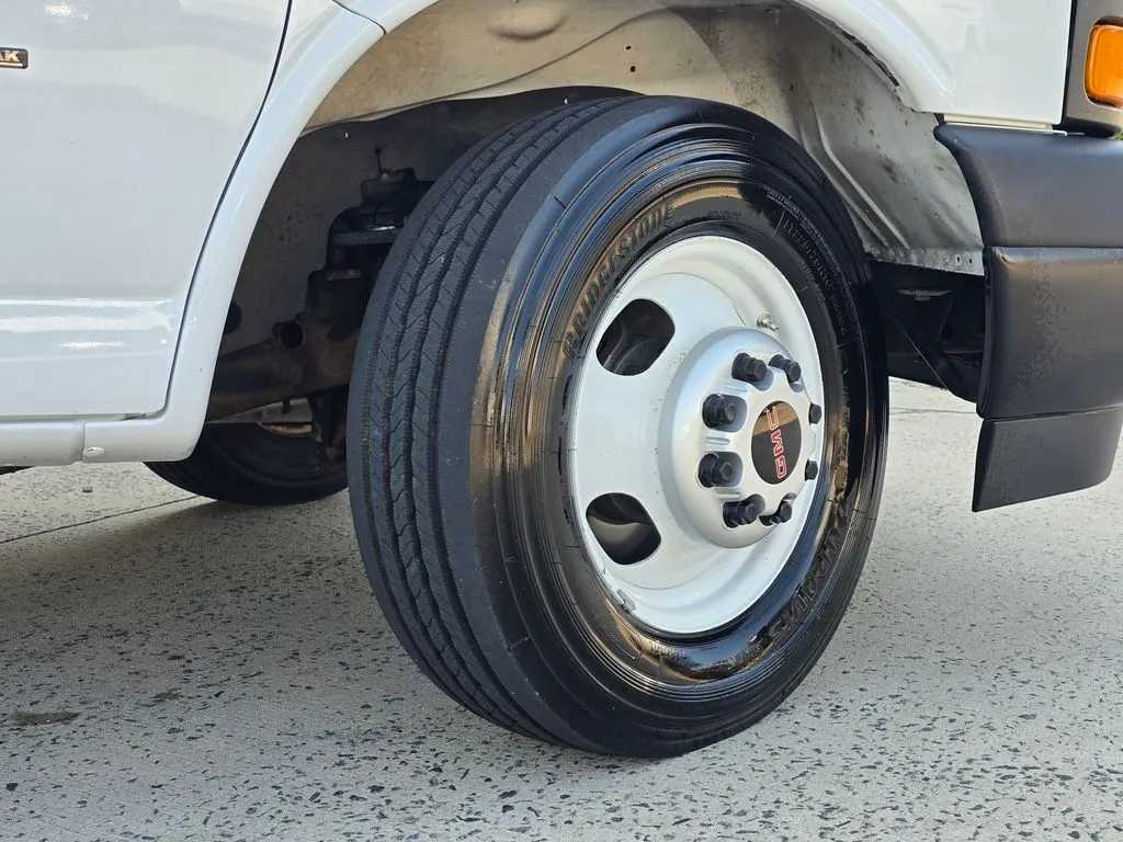 GMC Savana photo 38