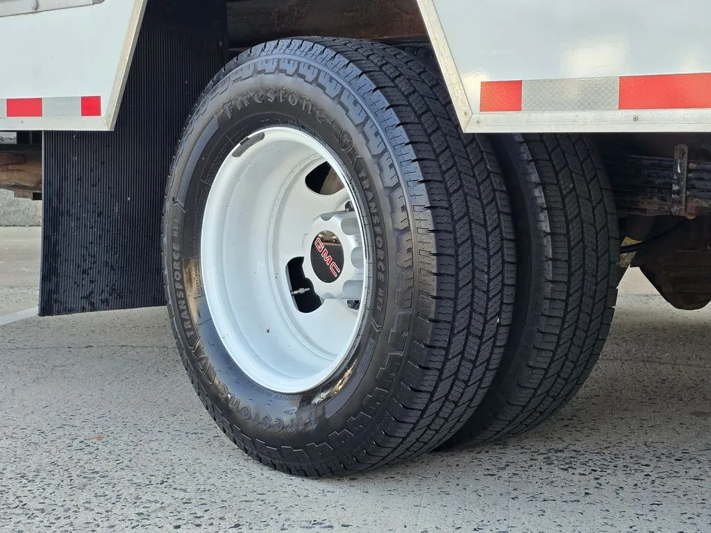GMC Savana photo 36