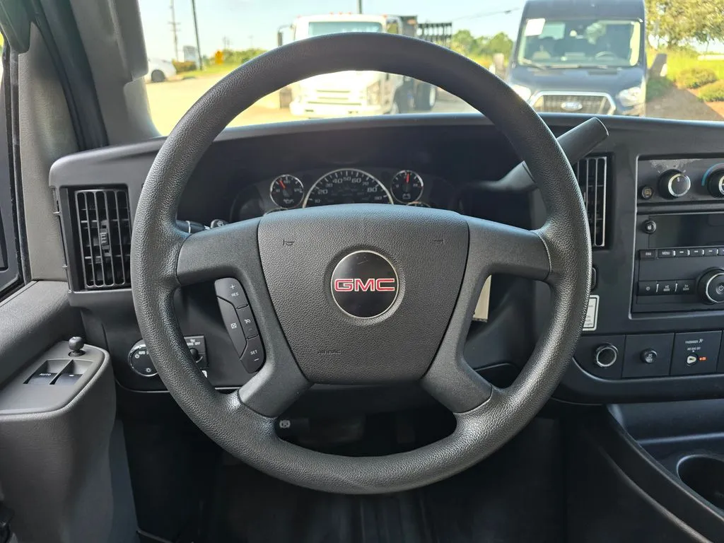 GMC Savana photo 26