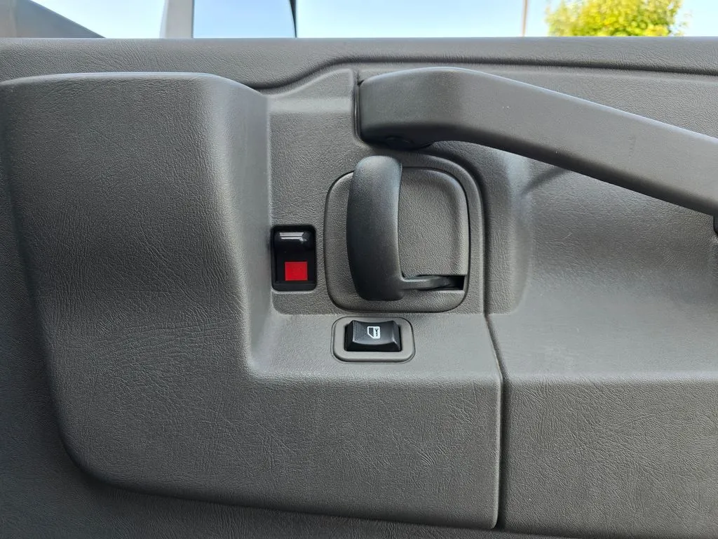 GMC Savana photo 25