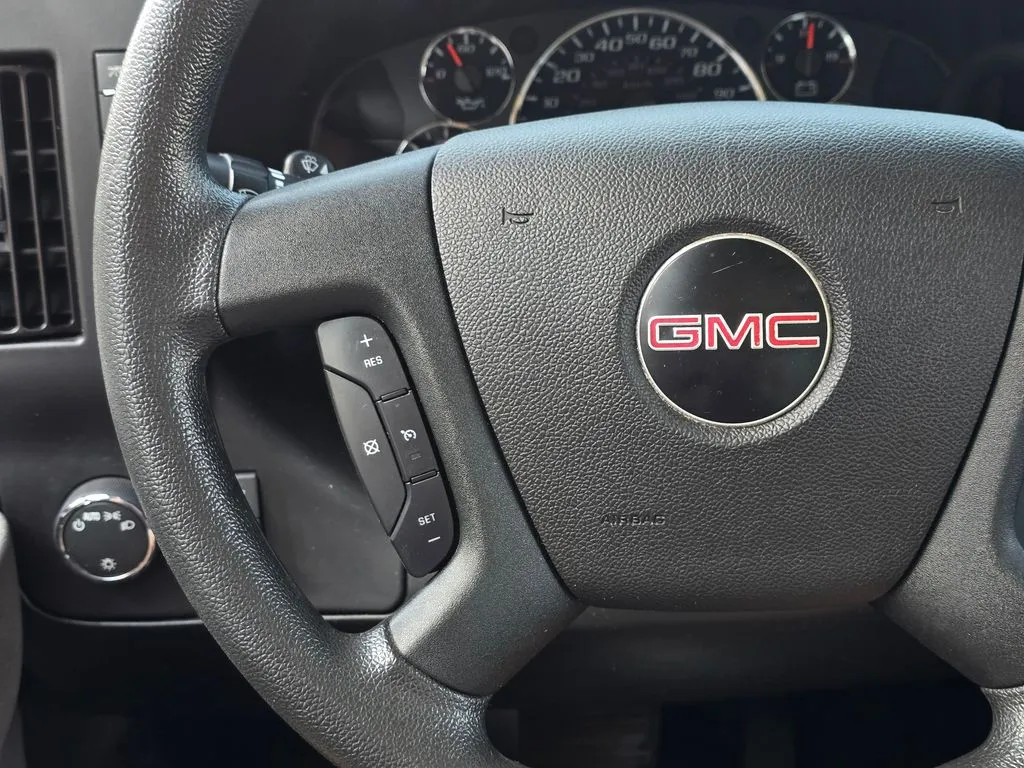 GMC Savana photo 28