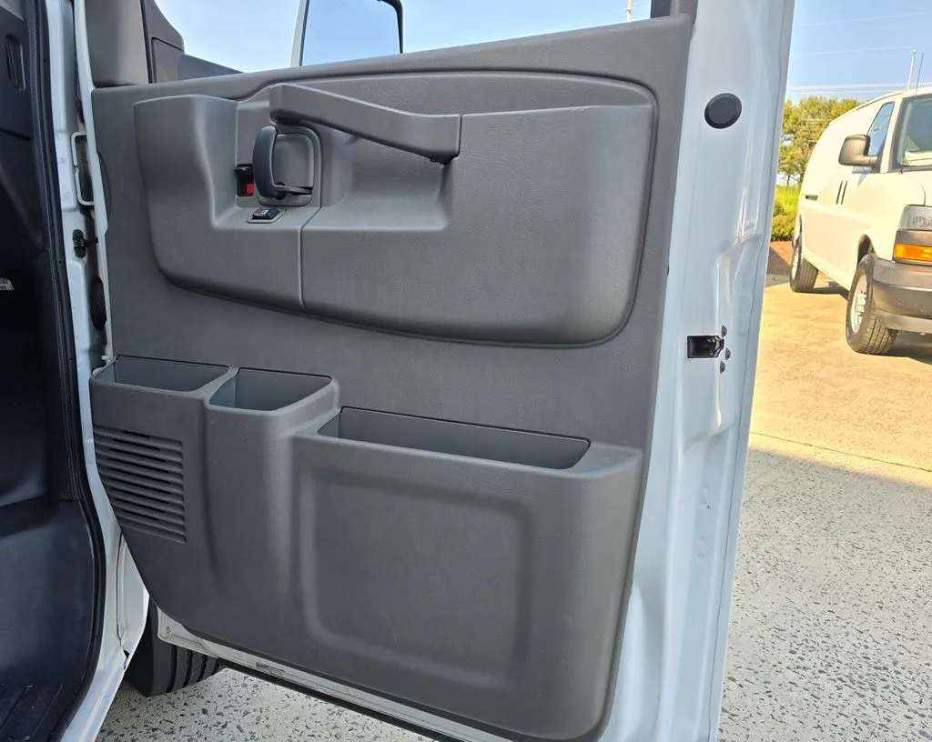 GMC Savana photo 23