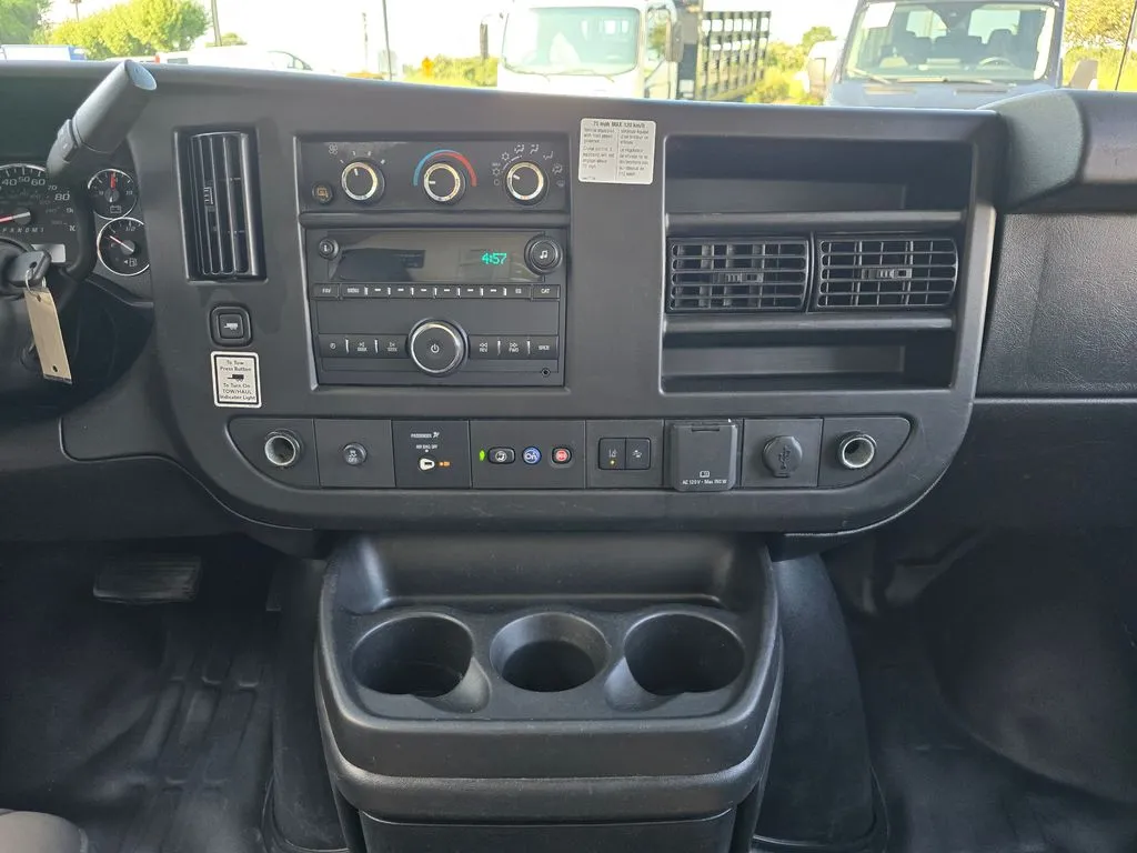 GMC Savana photo 30