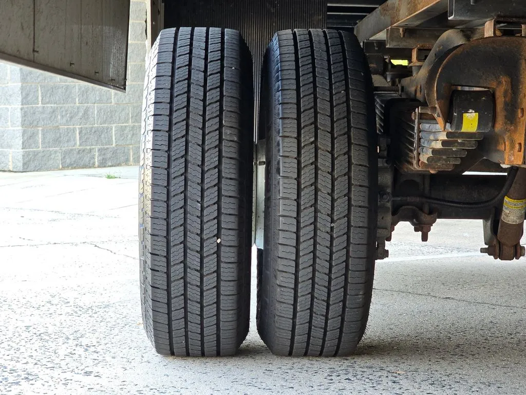 GMC Savana photo 37