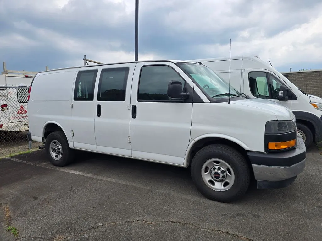 2021 GMC Savana 2500's photo