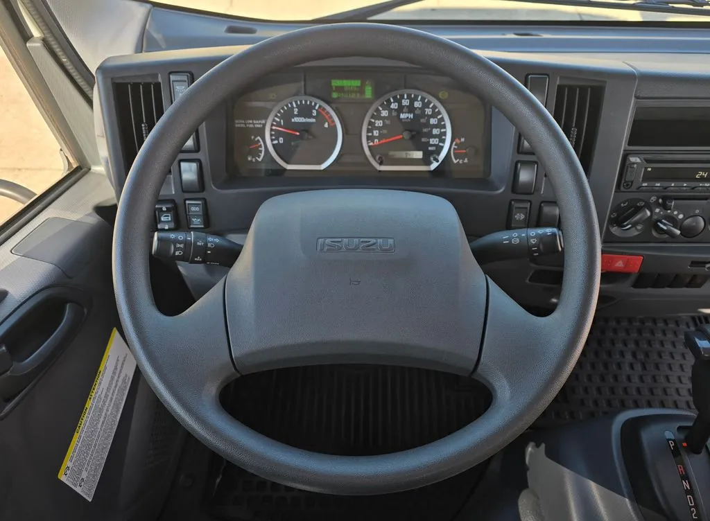 Isuzu NPR photo 23