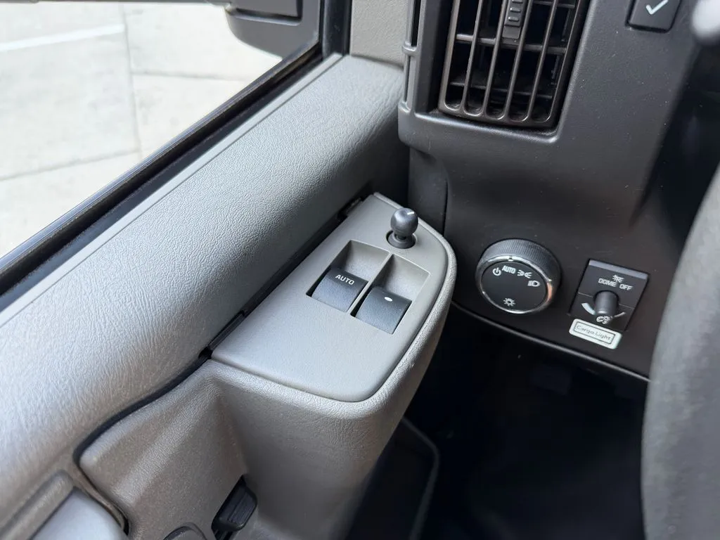 GMC Savana photo 18