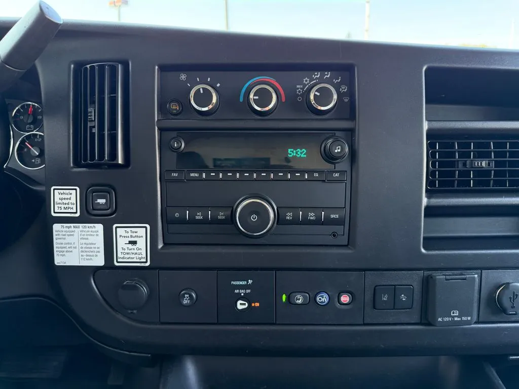 GMC Savana photo 30