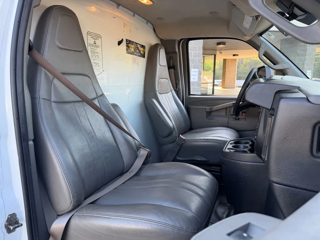 GMC Savana photo 21