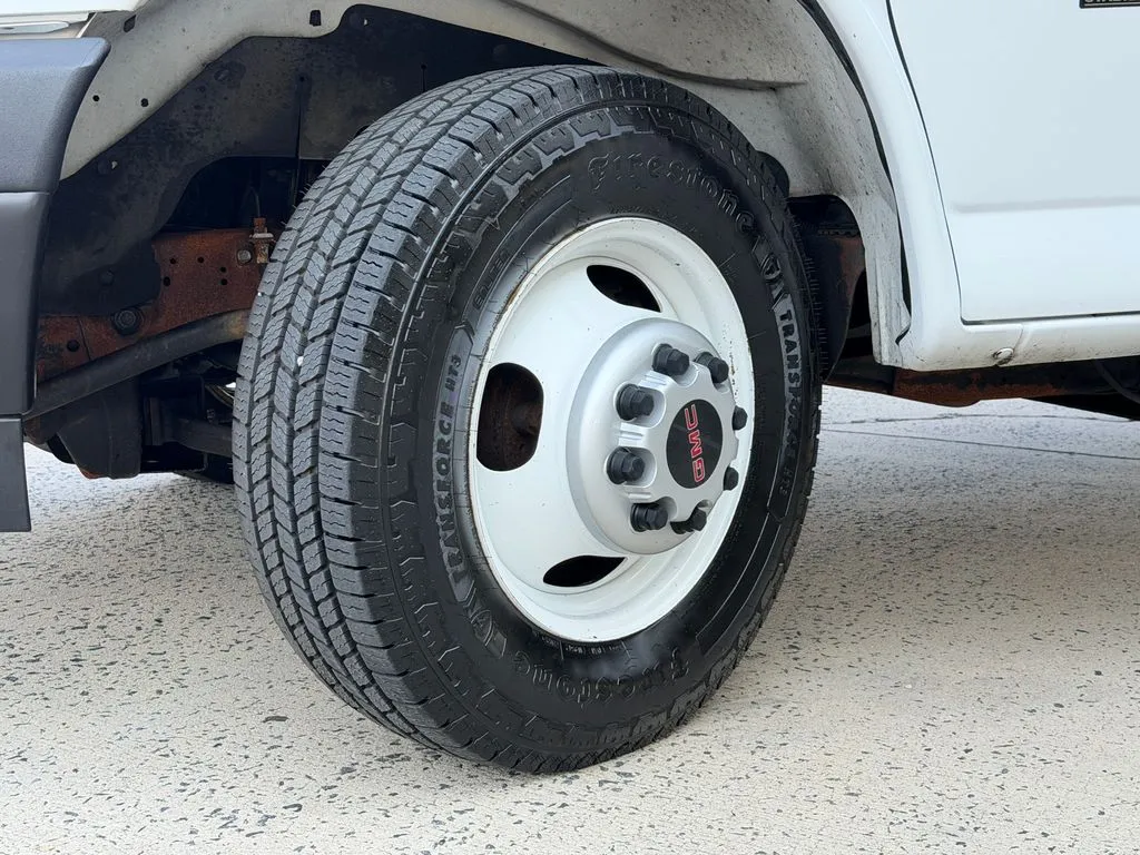 GMC Savana photo 32