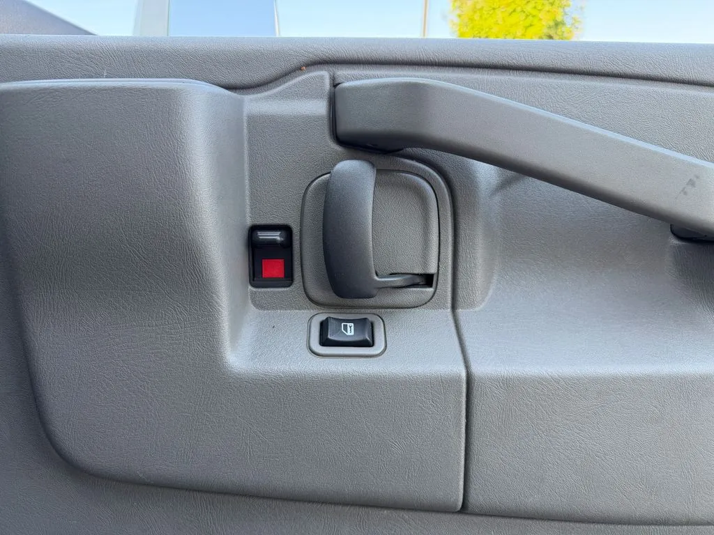 GMC Savana photo 23