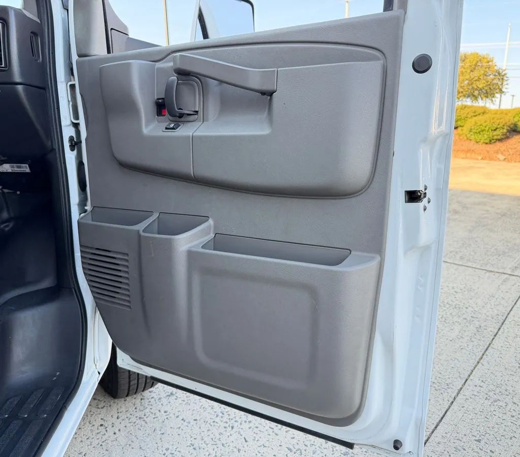 GMC Savana photo 22
