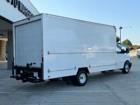 More photos of 2021 GMC Savana 3500 Work Van 16ft Box w/Roll-up Door & Pull Out Ramp at Carolina Auto Warehouse, NC