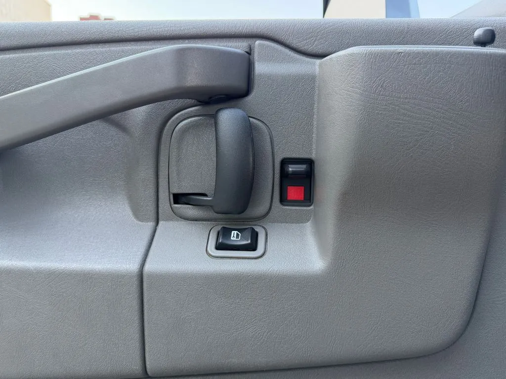 GMC Savana photo 19