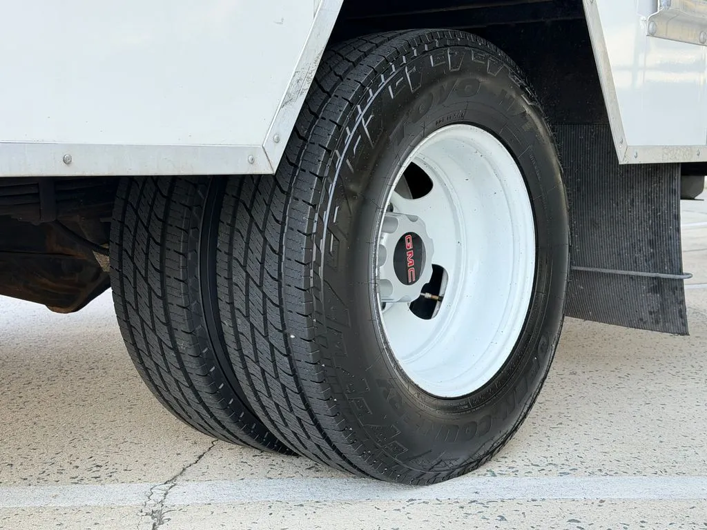 GMC Savana photo 33