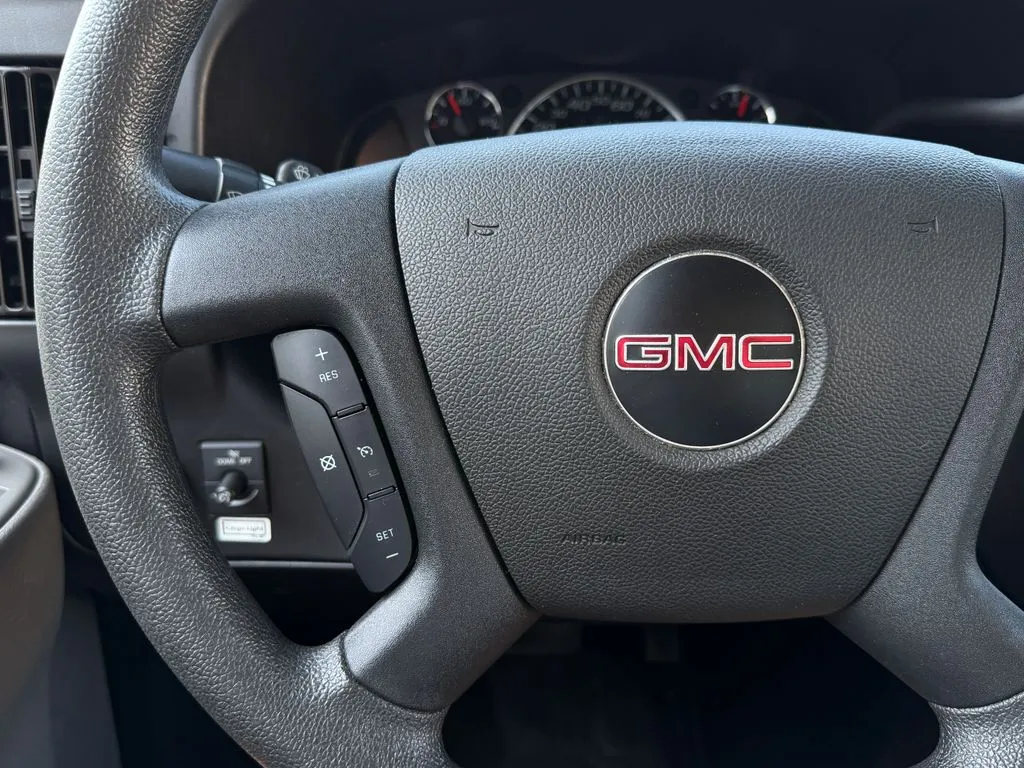 GMC Savana photo 26