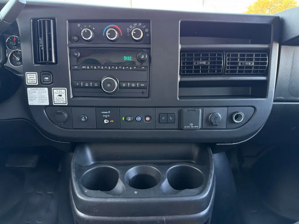 GMC Savana photo 29