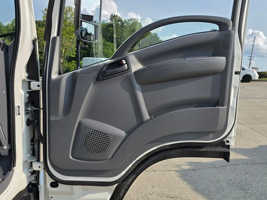 Isuzu NPR-XD photo 41