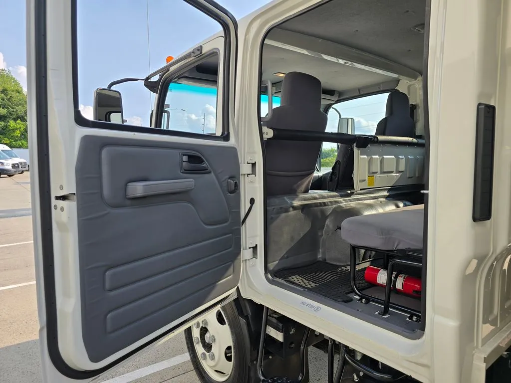 Isuzu NPR-XD photo 43