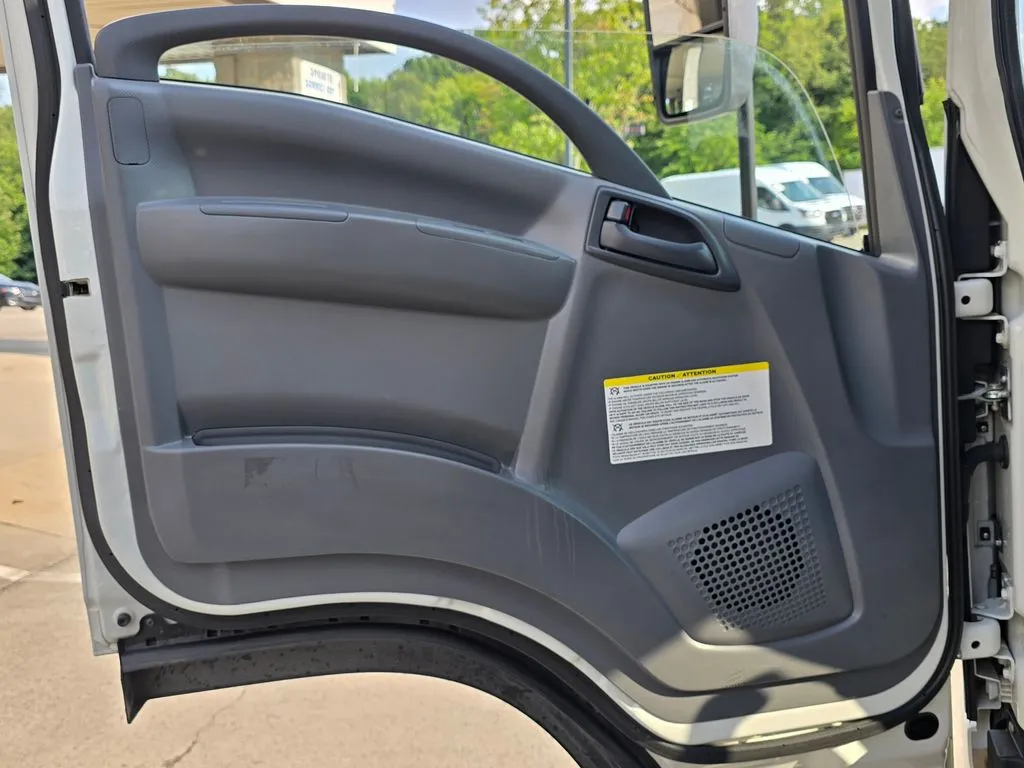 Isuzu NPR-XD photo 36