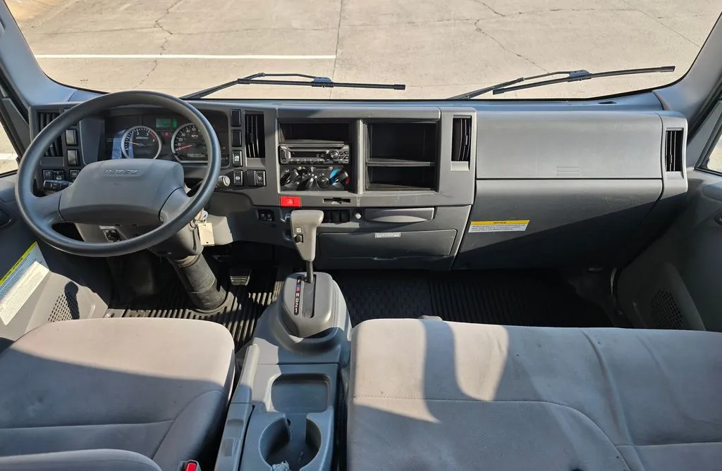 Isuzu NPR-XD photo 23
