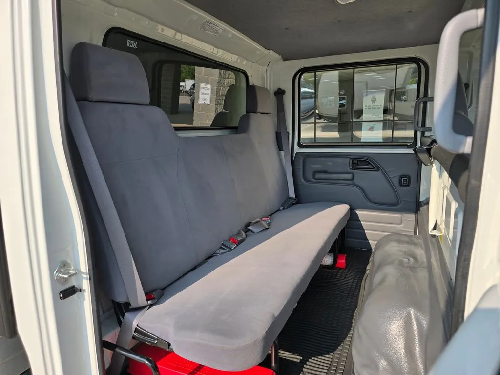 Isuzu NPR-XD photo 49