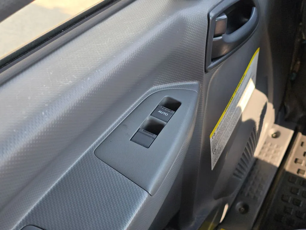 Isuzu NPR-XD photo 37