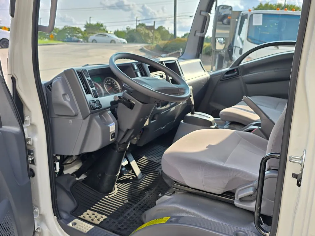 Isuzu NPR-XD photo 34