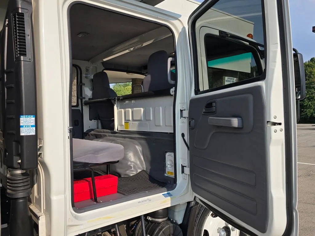 Isuzu NPR-XD photo 47