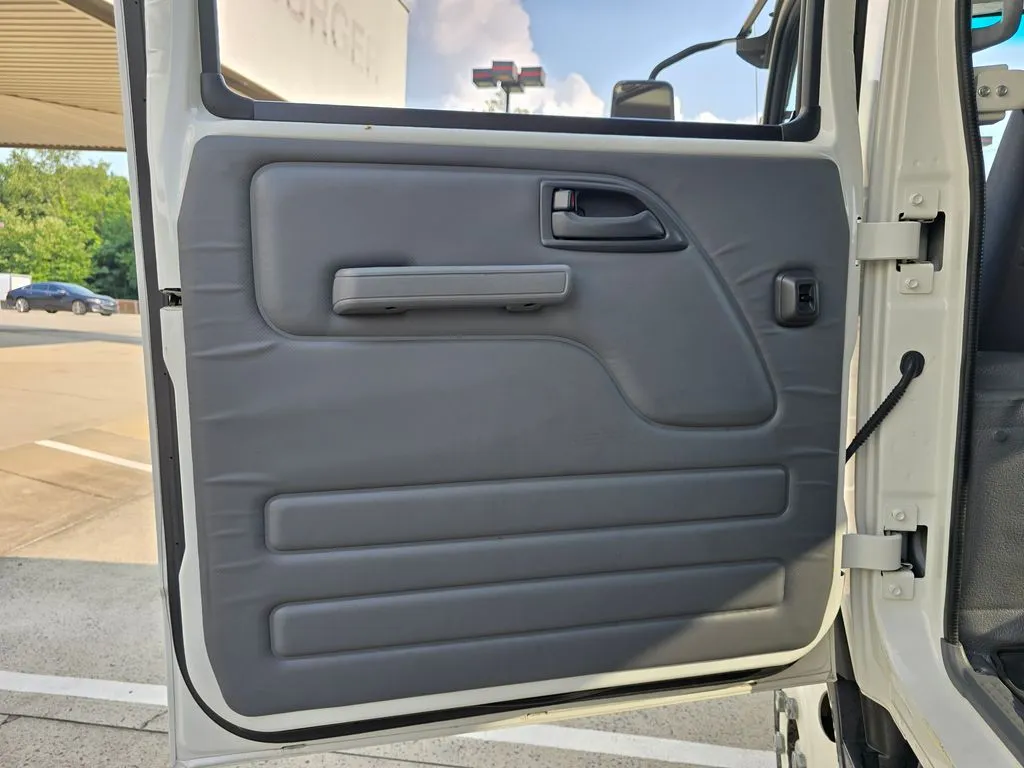 Isuzu NPR-XD photo 46