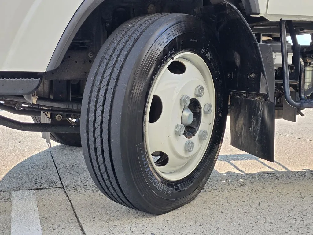 Isuzu NPR-XD photo 50