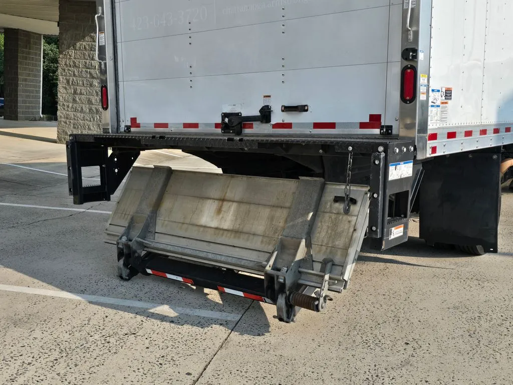 Isuzu NPR-XD photo 12