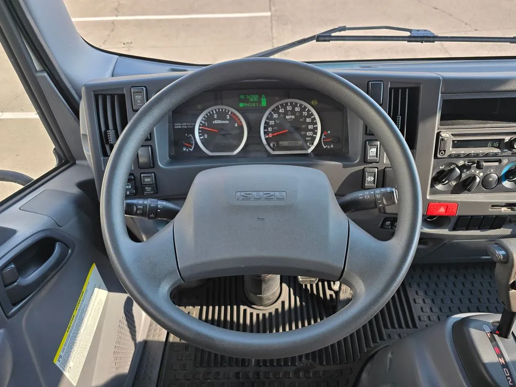 Isuzu NPR-XD photo 24