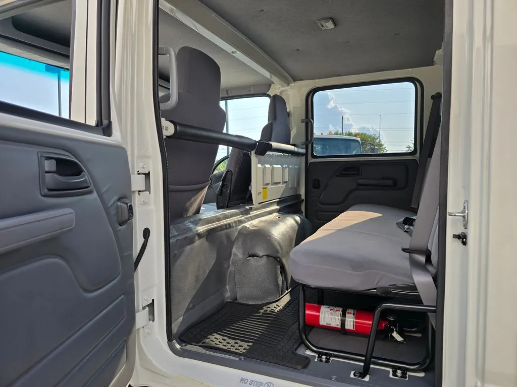 Isuzu NPR-XD photo 44