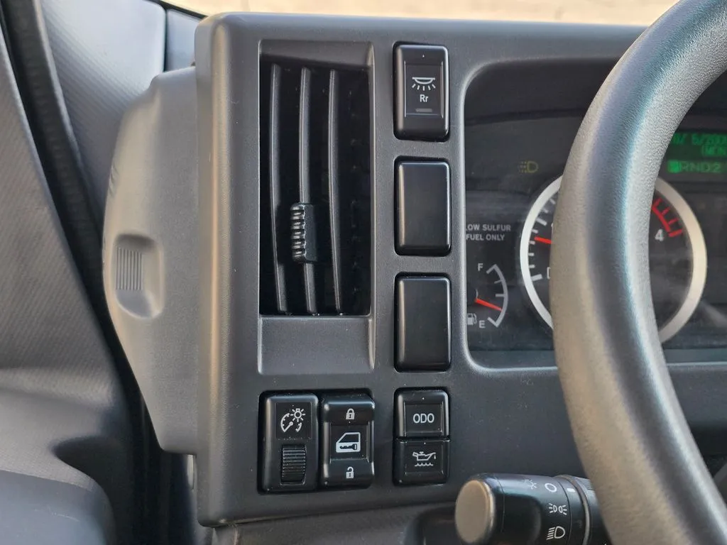 Isuzu NPR-XD photo 25