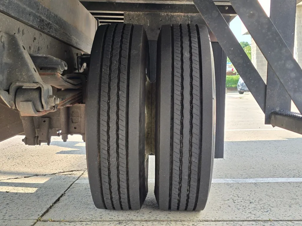 Isuzu NPR-XD photo 52