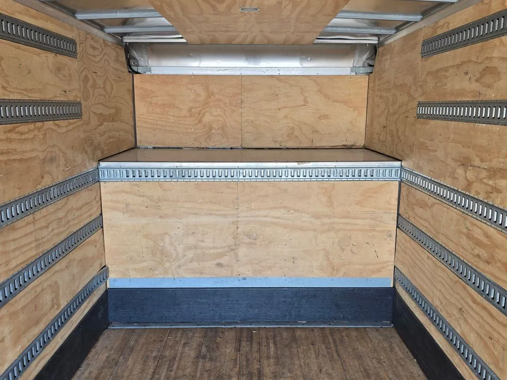 Isuzu NPR-XD photo 20