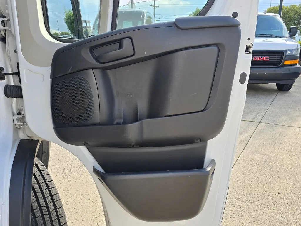 Ram ProMaster 2500 photo 36