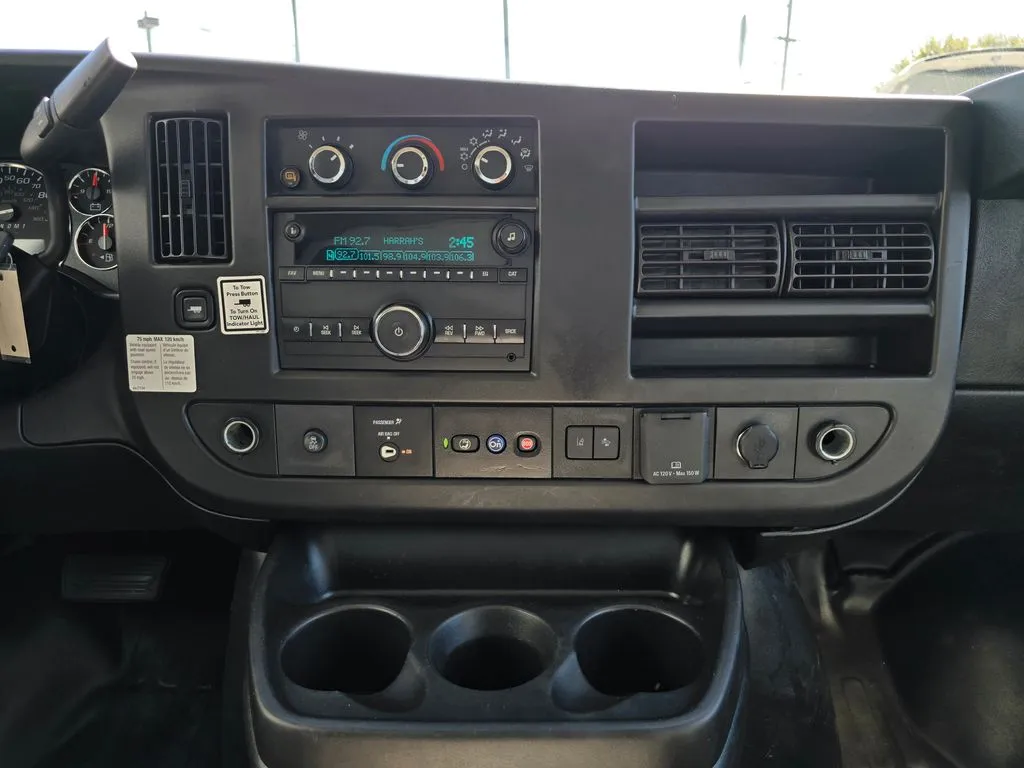 GMC Savana photo 19