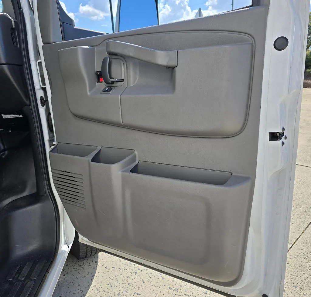 GMC Savana photo 29