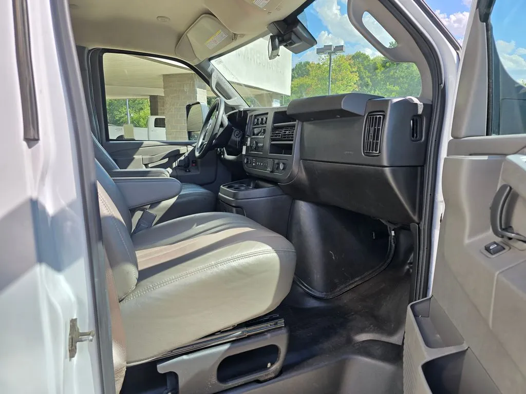 GMC Savana photo 27