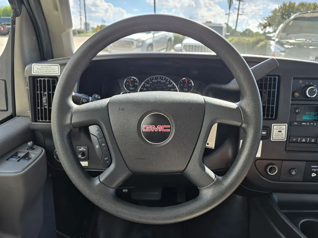 GMC Savana photo 15