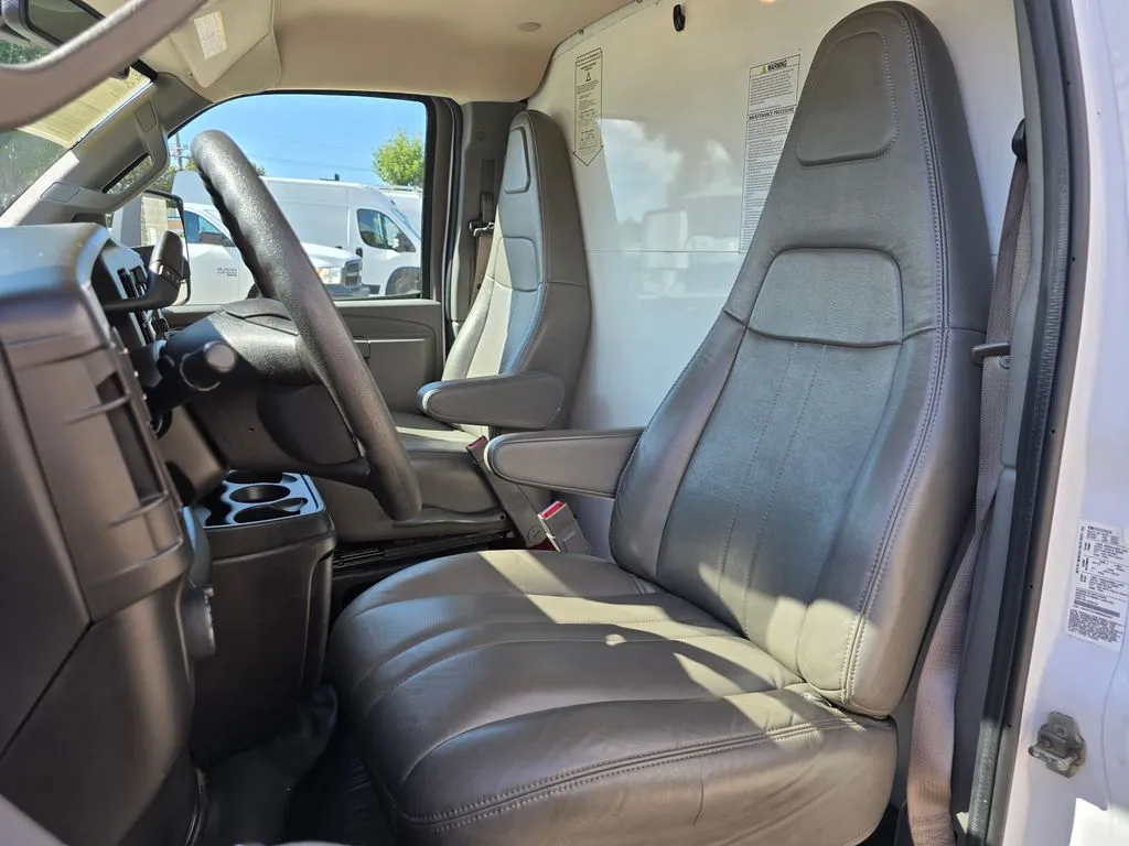 GMC Savana photo 23