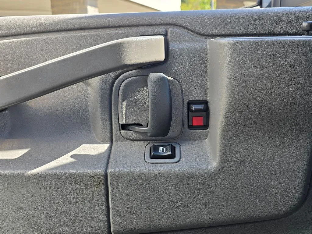 GMC Savana photo 26
