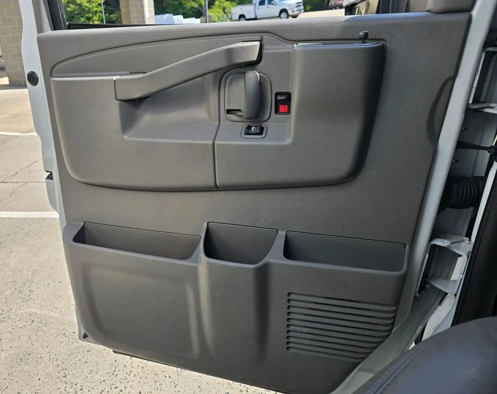 GMC Savana photo 24