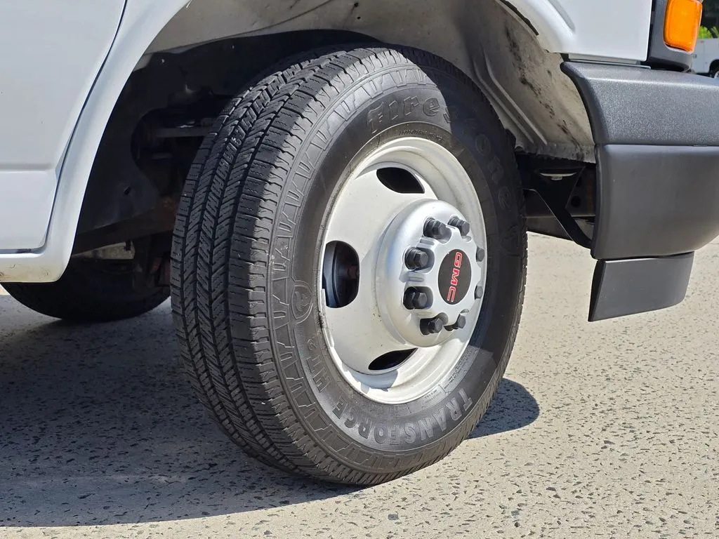 GMC Savana photo 37