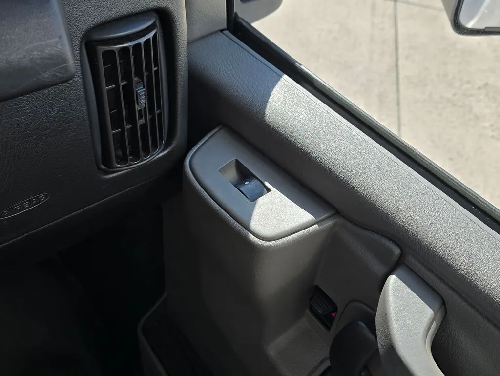 GMC Savana photo 30