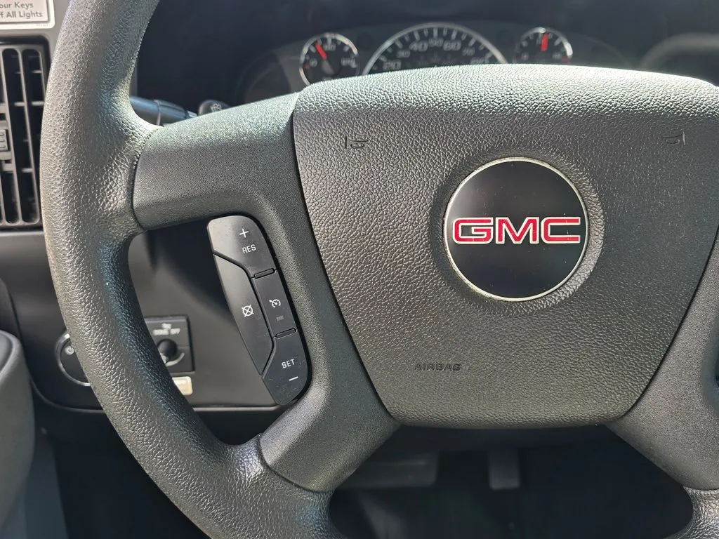GMC Savana photo 17